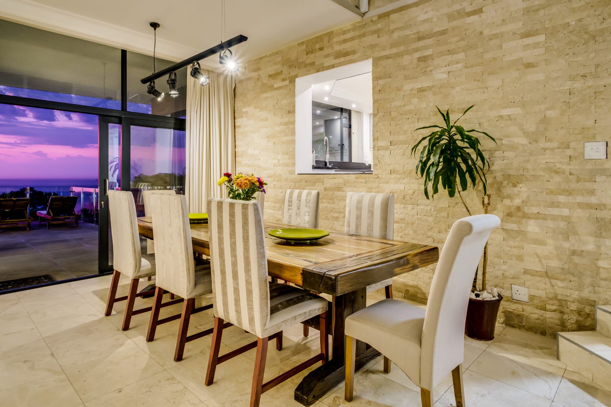 IndoorDining